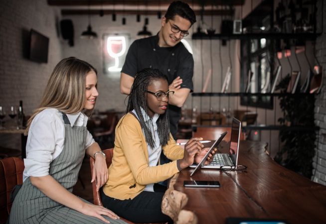 Restaurant employees engaged in mobile training.